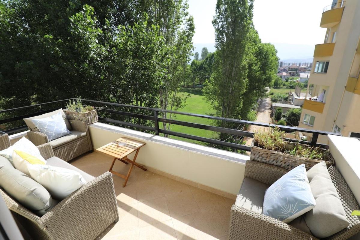 Lakeside Serenity Apartamento